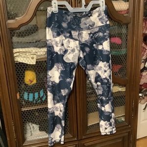 💕Vogo Athletica Crop Leggings Blue, White, Gray Floral, High Waist M